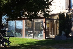 véranda marron en aluminium