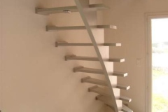 escalier bois blanc