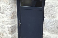 porte de service en aluminium